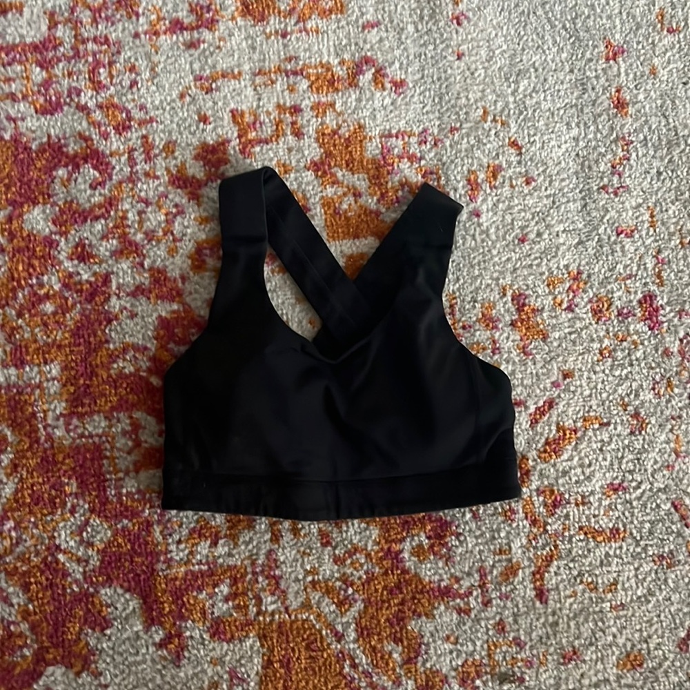 Black lululemon sports bra
